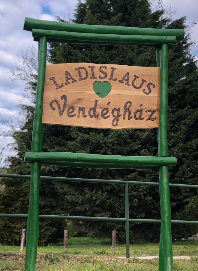 Ladislaus Schnaps-Haus Falusi Vendeghaz Csolnok Exterior foto