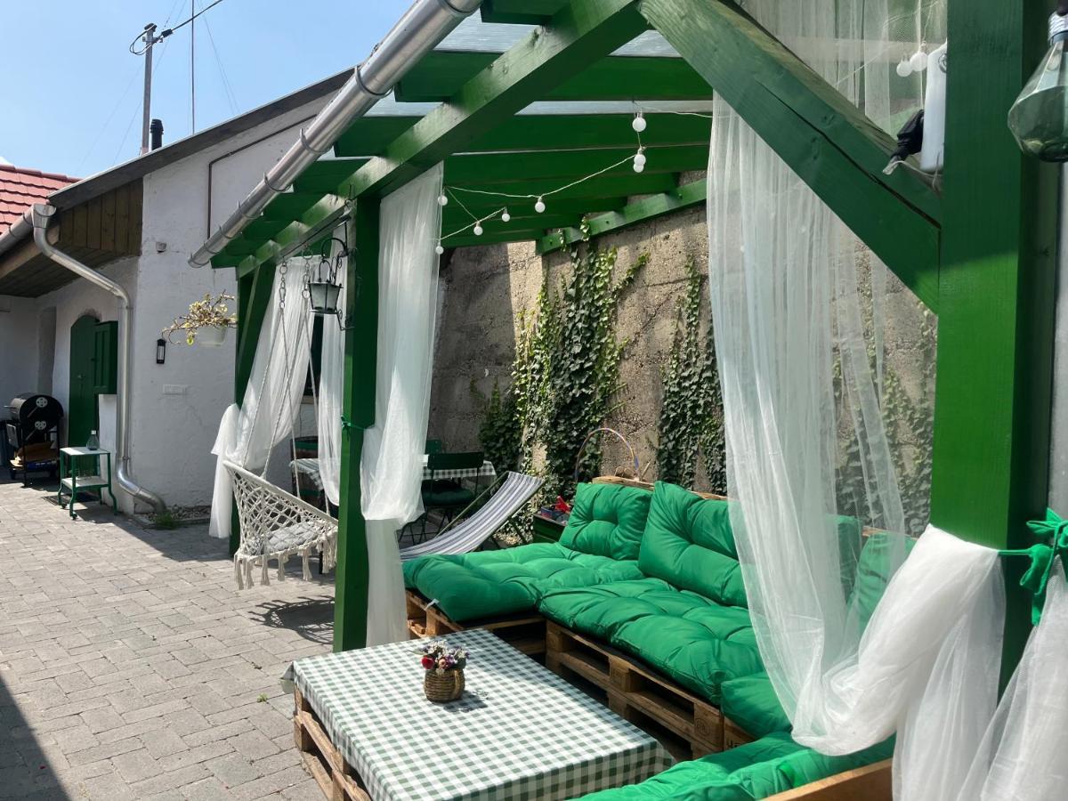 Ladislaus Schnaps-Haus Falusi Vendeghaz Csolnok Exterior foto