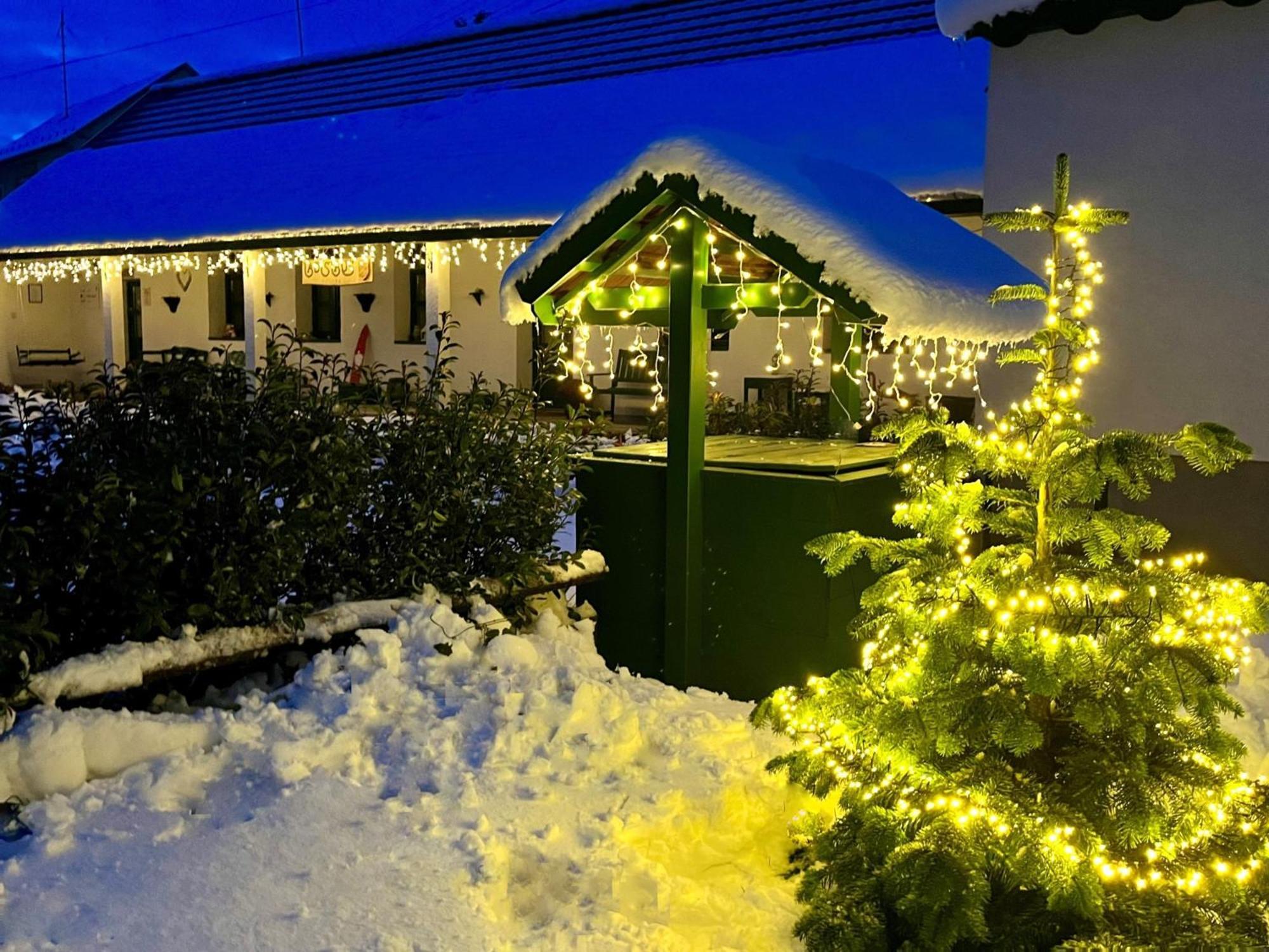 Ladislaus Schnaps-Haus Falusi Vendeghaz Csolnok Exterior foto
